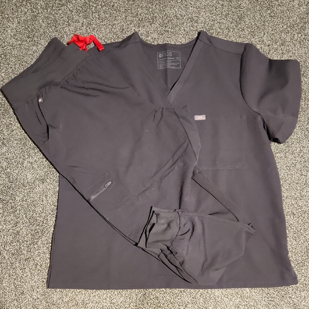 Figs Charcoal Scrub Set- Catarina Top & Kade Cargo Pants XXL